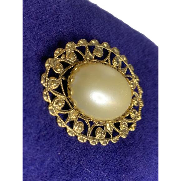 Goldtone Filigree Brooch Pin Oval Faux Pearl - Picture 5 of 8